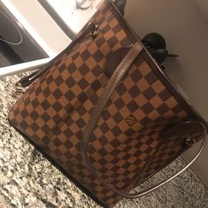 Louis Vuitton Neverfull MM AUTHENTIC. PURSE ONLY